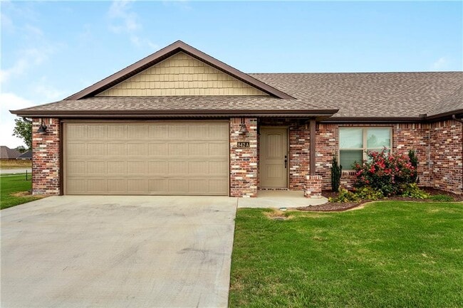 Building Photo - 1415 Summer Ave