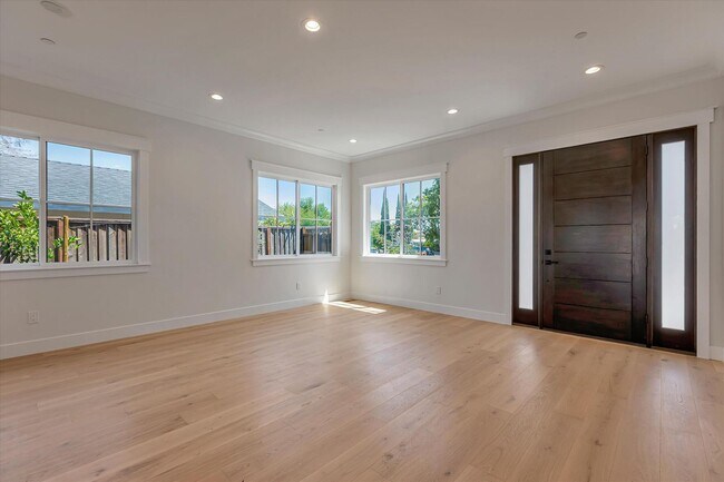 Building Photo - Newer High-Tech Home | Top Schools | Great...