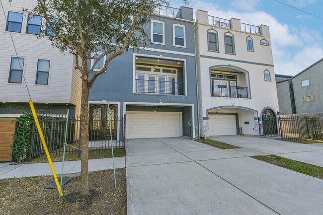 Building Photo - 2422 Hadley St