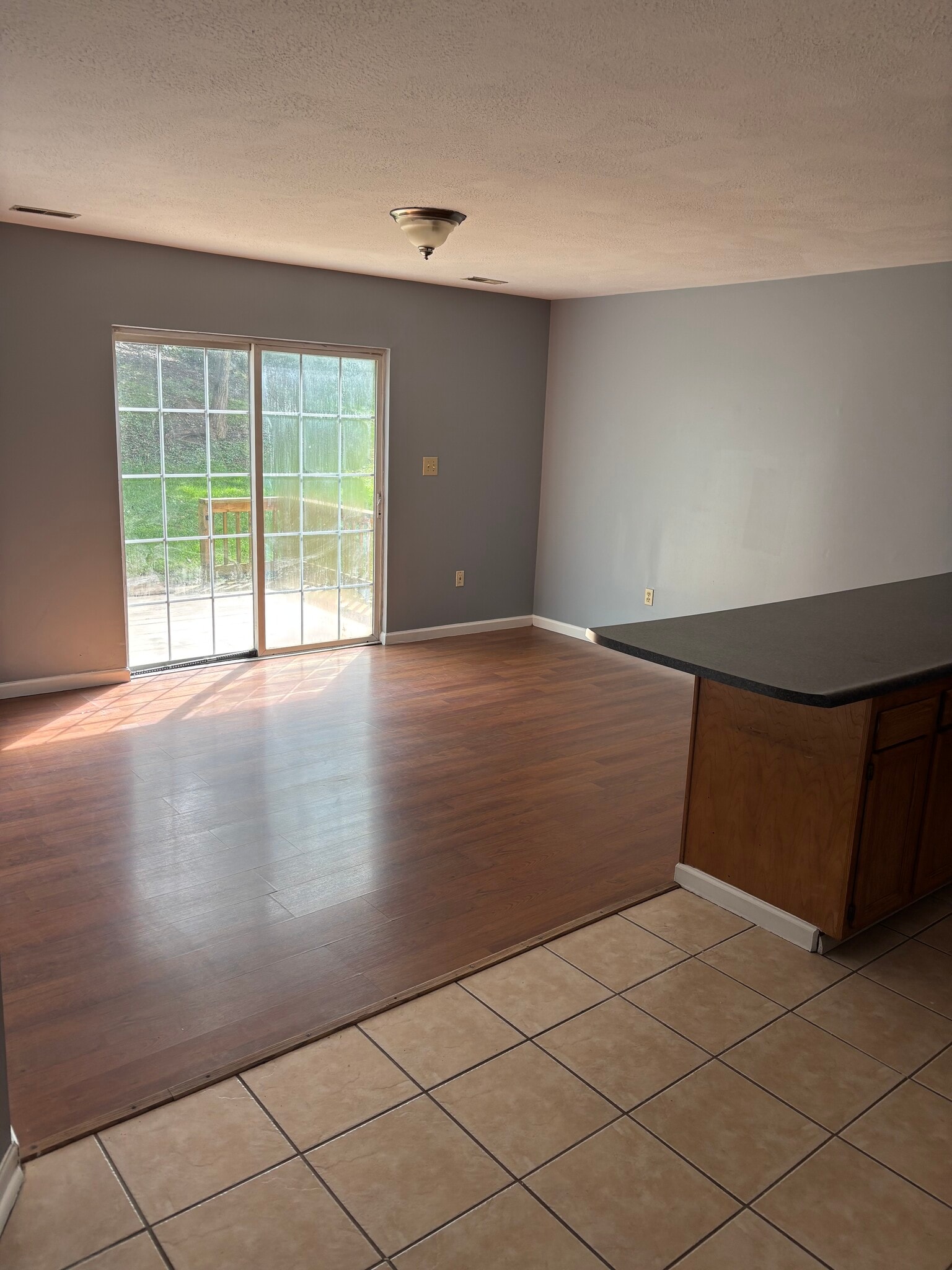 Building Photo - 502 Vista Oaks Dr