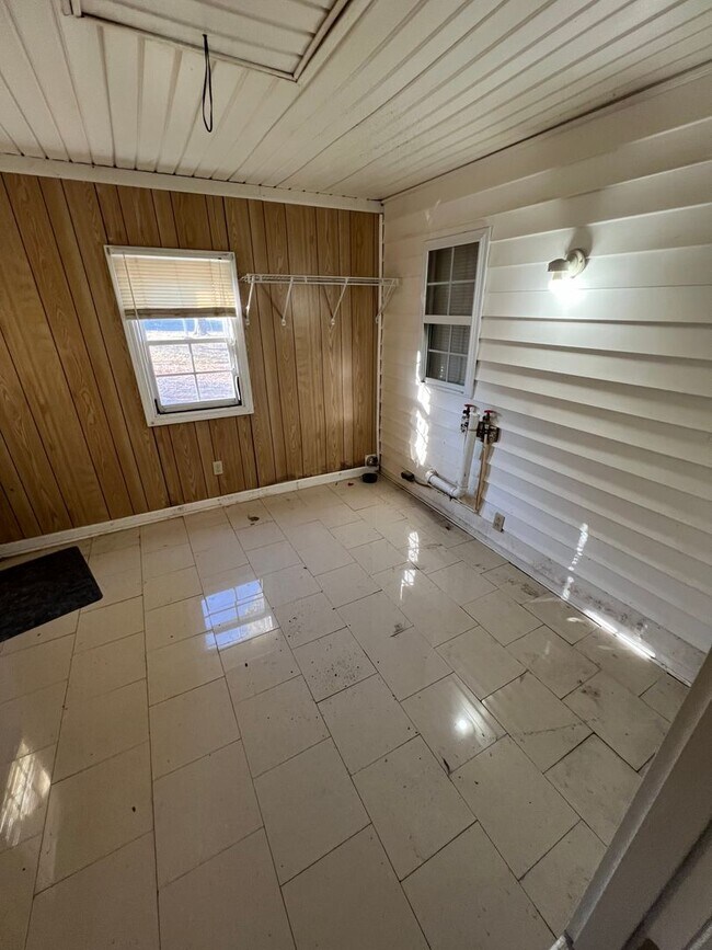Building Photo - 2 bed/1 bath home