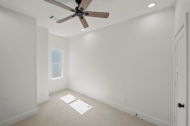 Building Photo - 8419 Venus St
