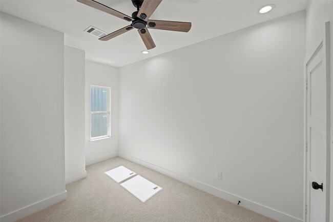 Building Photo - 8421 Venus St