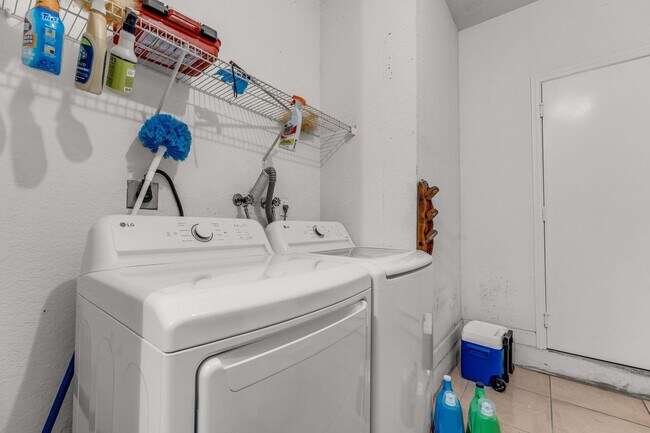 Building Photo - 1205 SW 146th Ct