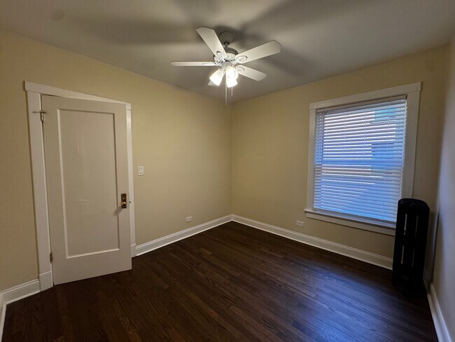 Building Photo - 1 Bedroom in Prime Location Near Loyola Park & Beach!