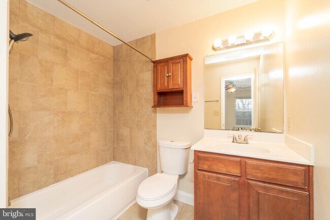 Building Photo - 75 Fern Oak Cir