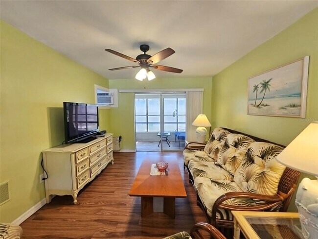 Building Photo - 2028 Canal Dr