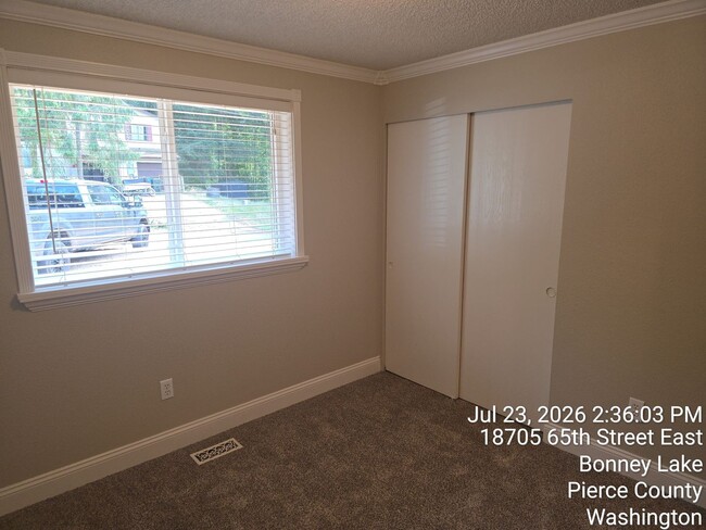 Building Photo - Bonney Lake - Lake Jane HOA - 3 bedroom 2 bathroom rambler home for rent -EV charger, Available NOW!