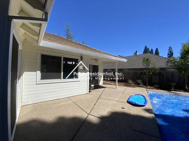 Building Photo - Spacious 3bd/2ba Auburn Home With Bonus Ro...