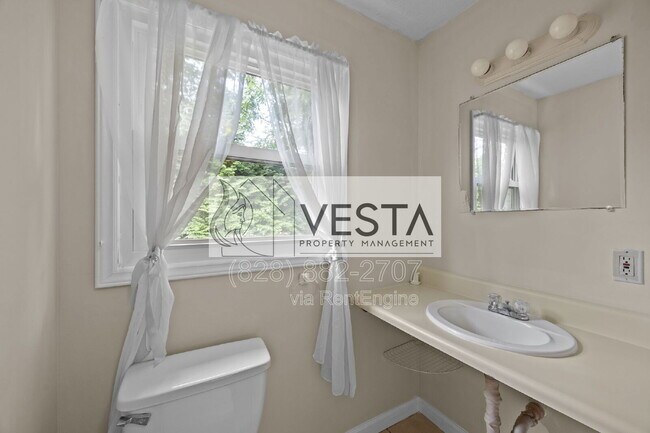 Building Photo - 90 Knob Hill Rd