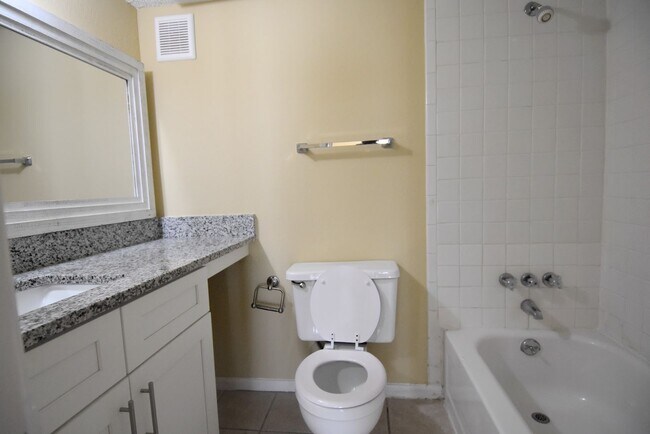 Building Photo - 6747 Quail Hollow Ct