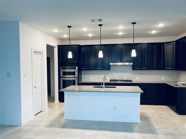 Building Photo - 110 White Aster Ct