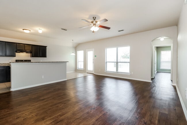 Building Photo - 3112 Royal Crest Dr