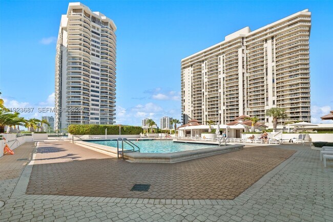 Building Photo - 20185 E Country Club Dr