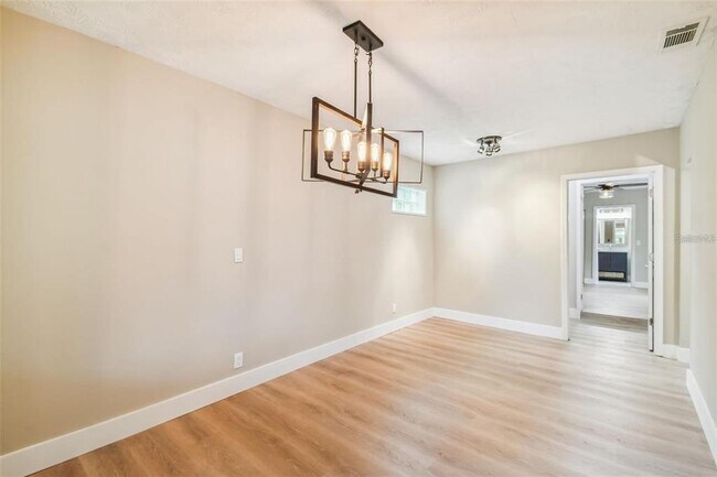 Building Photo - 1717 W Eldred Dr