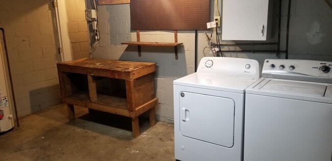 Building Photo - 3 bedroom house for rent in Blawnox