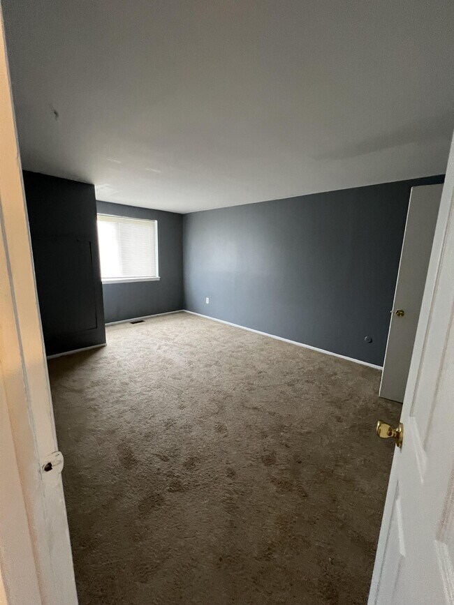 Building Photo - 24891 Mayfair St