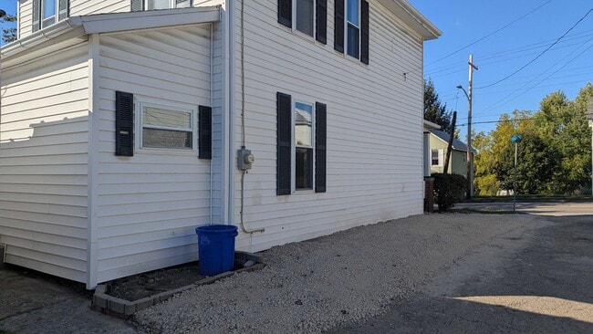Building Photo - 305 Plummer St