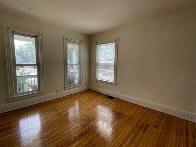 Building Photo - 385 Meigs St