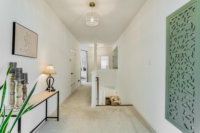 Building Photo - 803 Crocus Dr