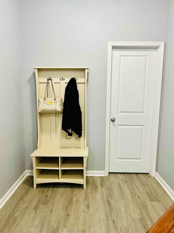 Building Photo - 876 Queen City Cres