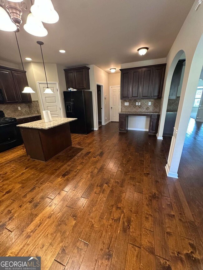 Building Photo - 852 Nevis Way