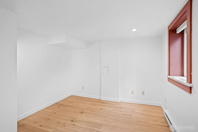 Building Photo - 8 Newell St