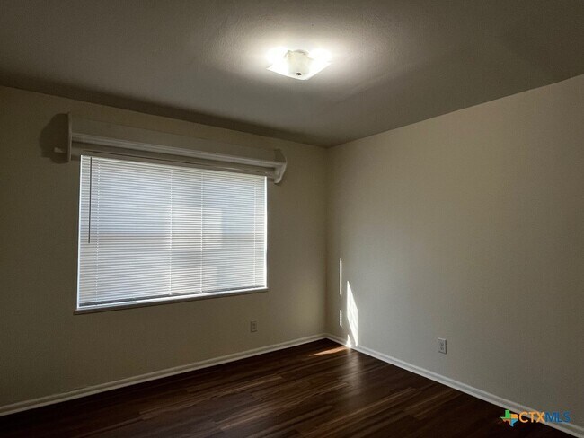 Building Photo - 4704 Evergreen Ln