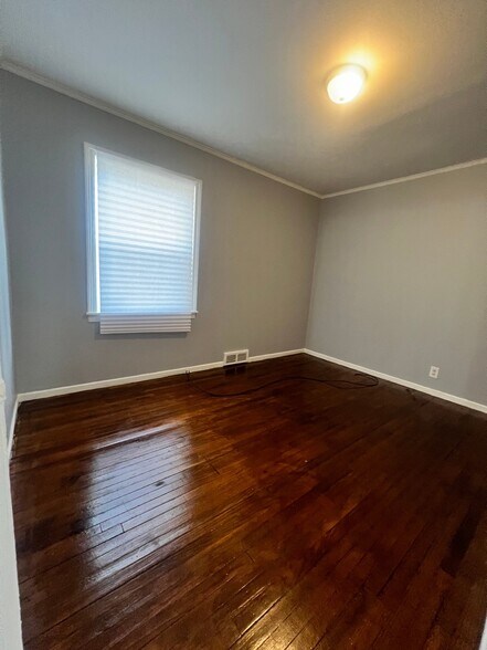 Building Photo - 1012 Louise Rd