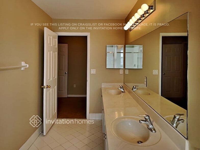 Building Photo - 5010 SW 155th Ave