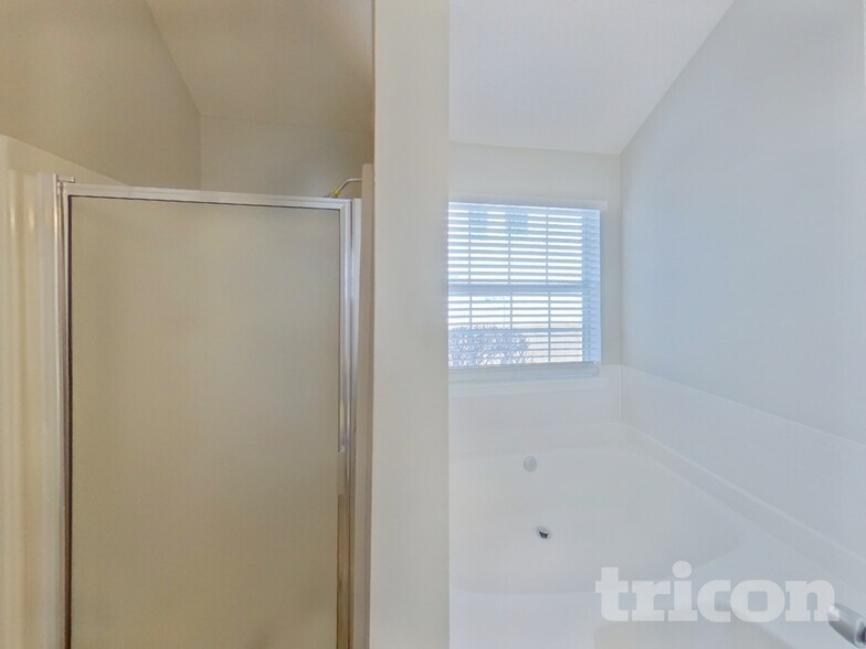 Building Photo - 602 Chartwell Ct