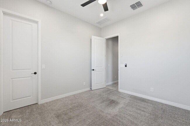 Building Photo - 10631 E Thatcher Ave