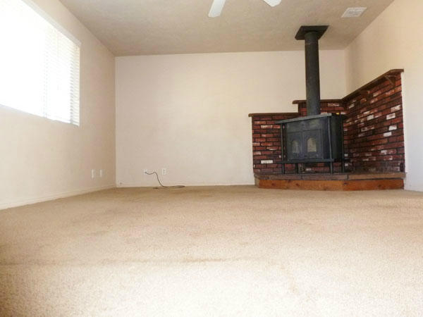 Building Photo - 4 bedroom home  - Dog Friendly!