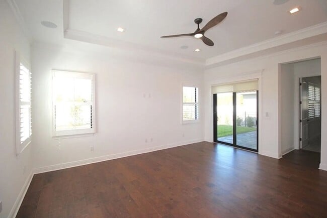 Building Photo - Coastal Living in Marina del Palma?!