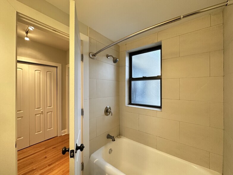 Building Photo - 623 W Patterson Ave