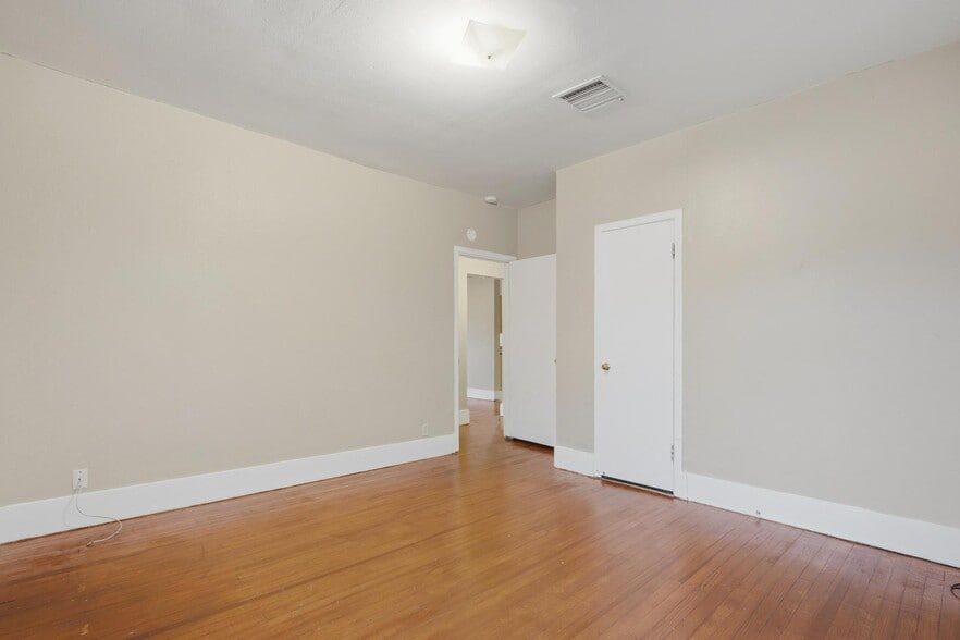 Building Photo - 1341 Hickory St