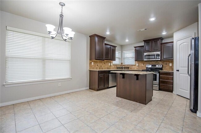 Building Photo - 6105 S 38th St