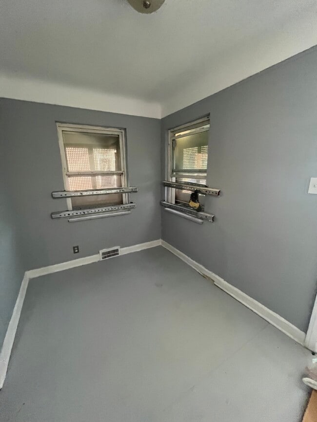 Building Photo - 10141 Roxbury St