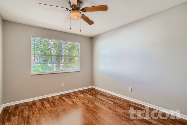Building Photo - 2063 Los Lomas Dr