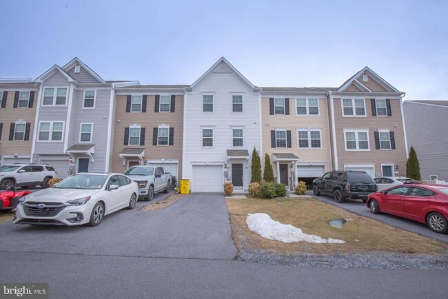 Building Photo - 440 Rumbling Rock Rd