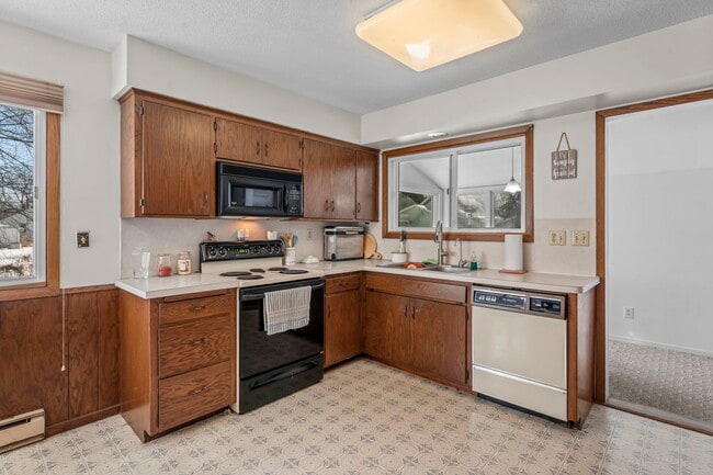 Building Photo - 4214 Xenia Ave N