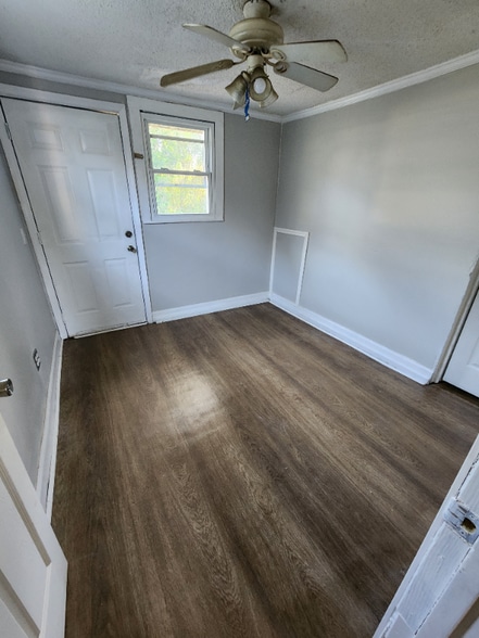 Building Photo - 826 Hanover St