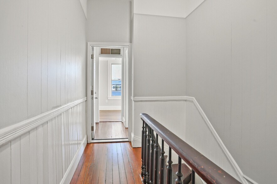 Building Photo - 1112 Barnard St