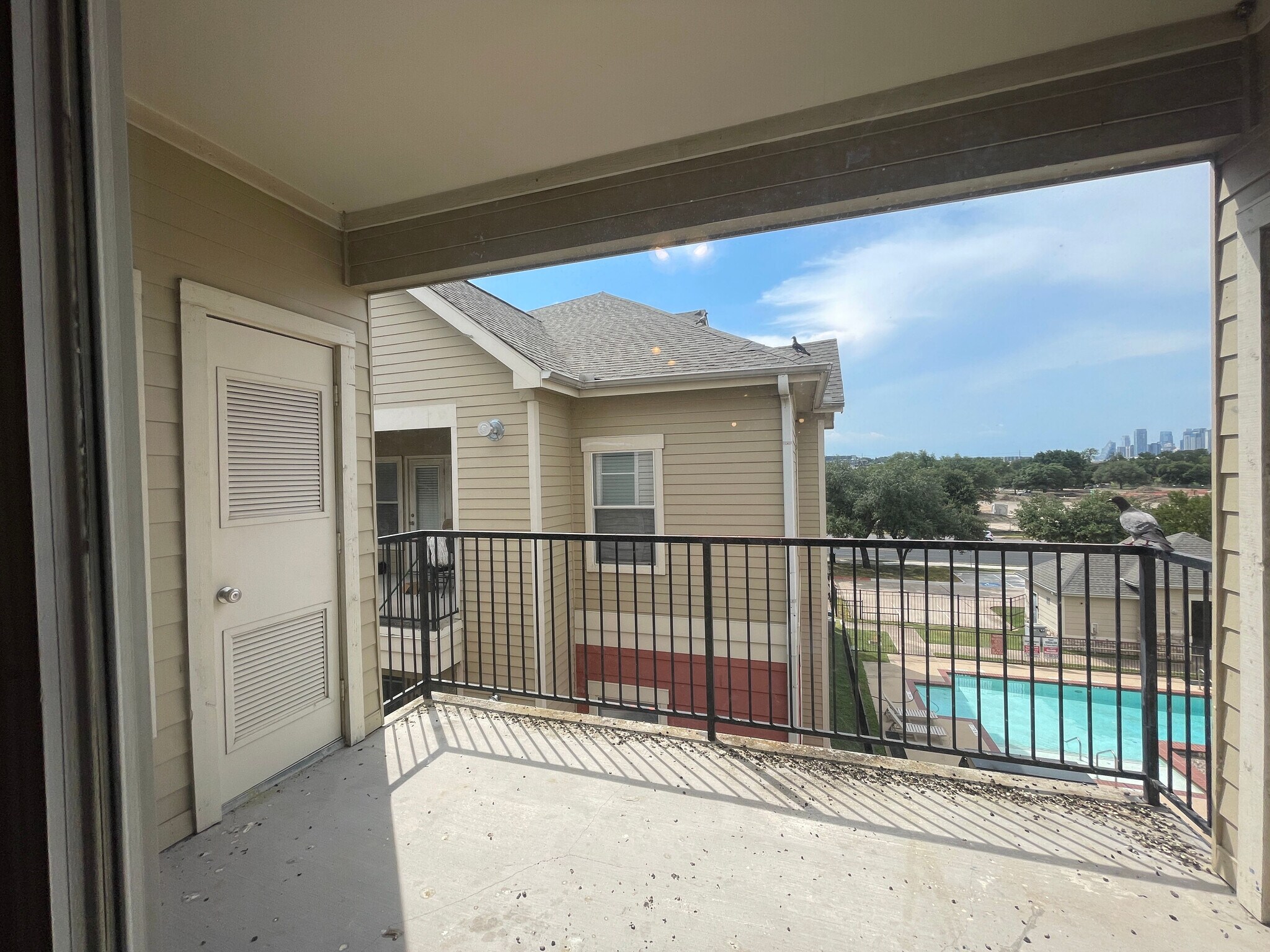 Building Photo - Room in Condo on Crossing Pl