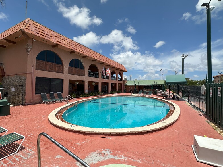 Primary Photo - 670 Tennis Club Dr