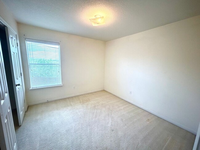 Building Photo - Bright & Beautiful Two-Story Home in Canyon Crossing with Fenced Backyard!