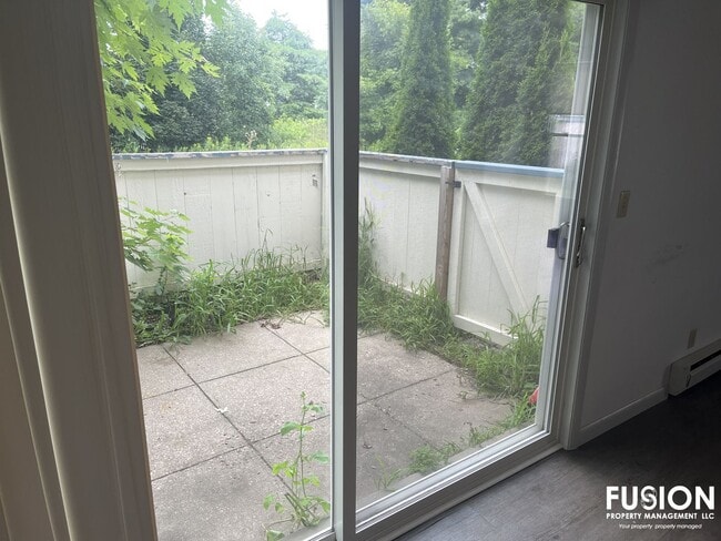 Building Photo - Bright 2-Bedroom Home Near Oakledge Park w/Pool!