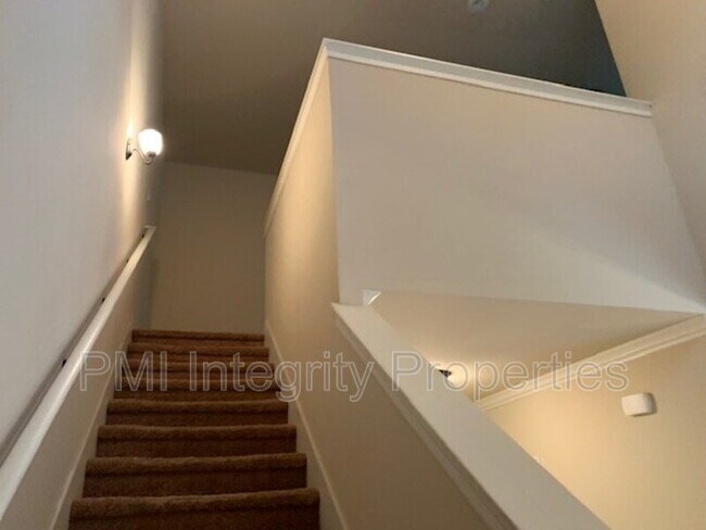 Building Photo - 315 Forest Grove Dr