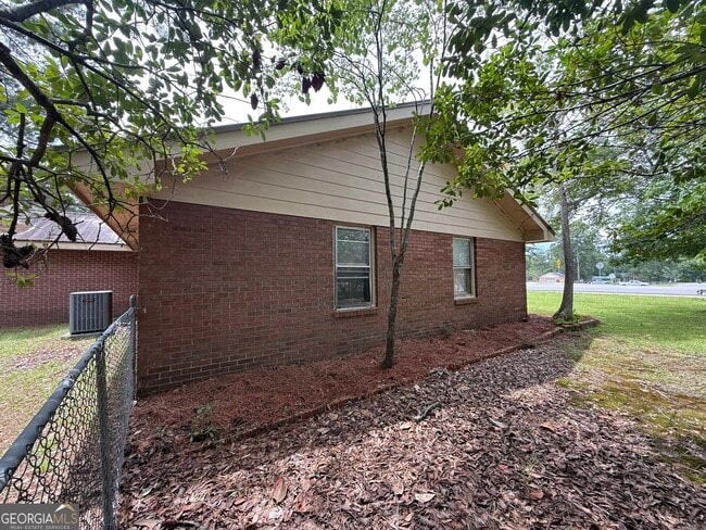 Building Photo - 602 Hillcrest Pkwy