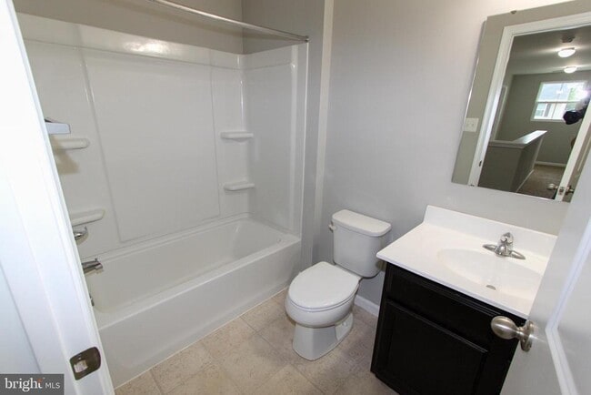 Building Photo - 123 Singleton Way